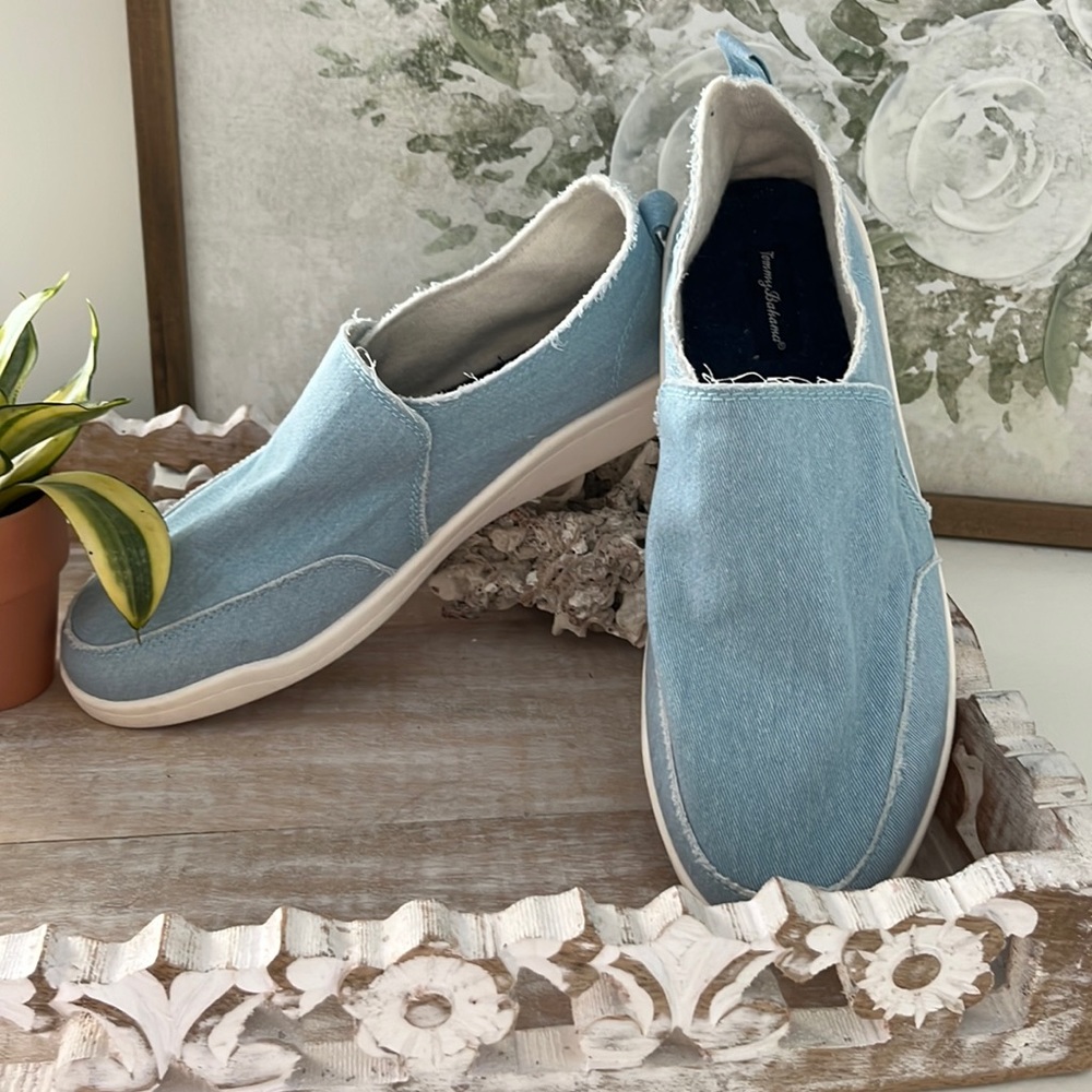 Tommy Bahama Baby Blue Casual Slip-on
